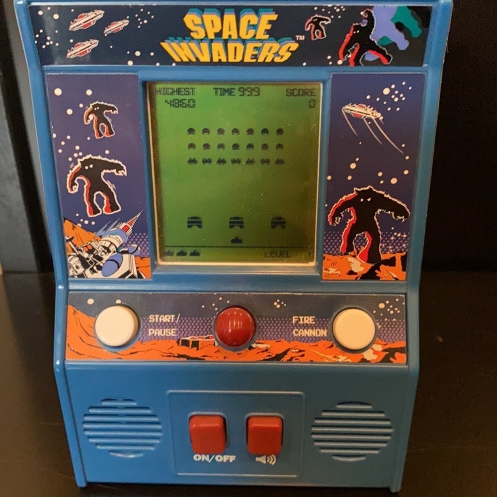 Space Invaders Arcade Replica Handheld Game - Picture 6 of 6